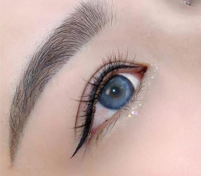 Phun Mí Mắt - Bí Quyết Làm Đẹp Cho Đôi Mắt Có Hồn